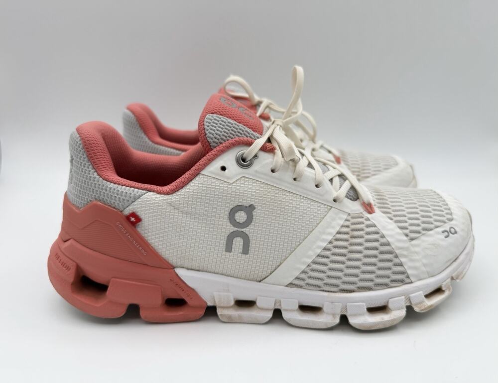 On Cloud CloudFlyer Running Shoes Sneakers Women’s Size 7 Coral and White